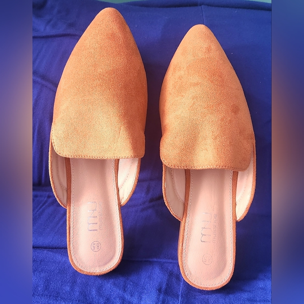 NEW MUSSHOE Suede Women's Orangey Tan Mules Pointed Toe, Slip-on Flats Size 8.5